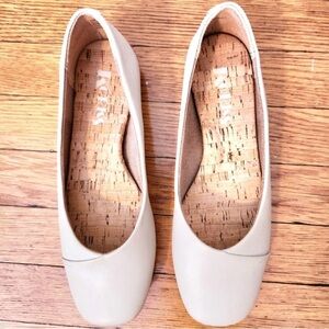 Korks by Kork Ease Off White Beige Penelope Flats 7.5. WORN ONCE